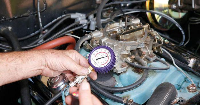 Compressomètre pour moteurs à essence. Diagnostic du moteur de la voiture