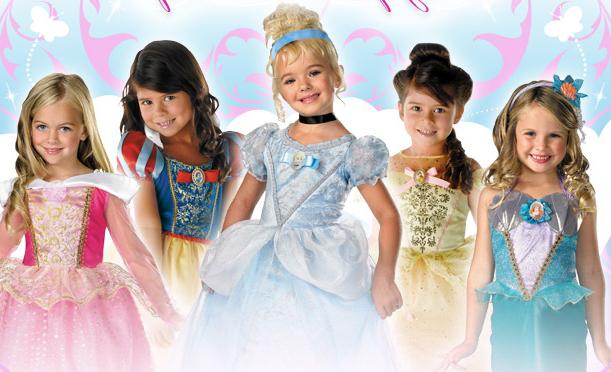 Costumes pour la nouvelle année pour les filles: idées et options