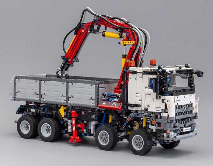 Technicien Lego 42043