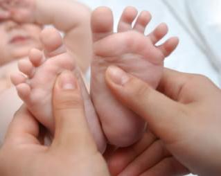  massage des pieds avec pied plat