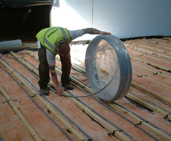 Quoi de mieux pour une salle de bain: une pipe pour les planchers chauds ou un film IR?