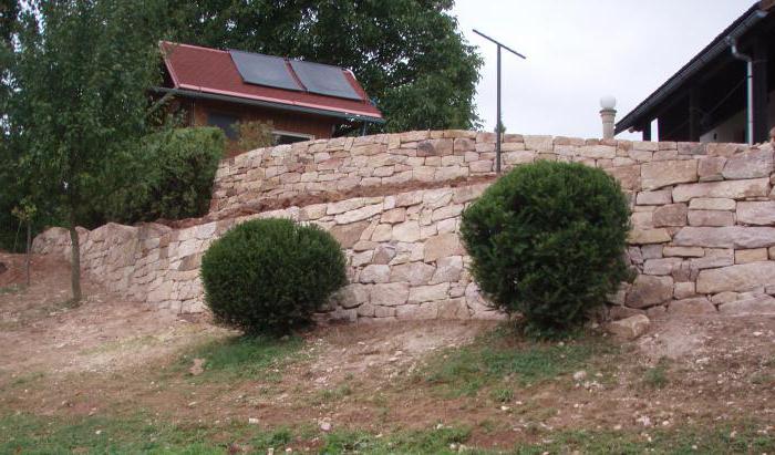 Mur de soutènement en béton: technologie et dispositif