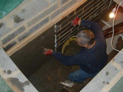 Point de vue dans le garage avec vos propres mains