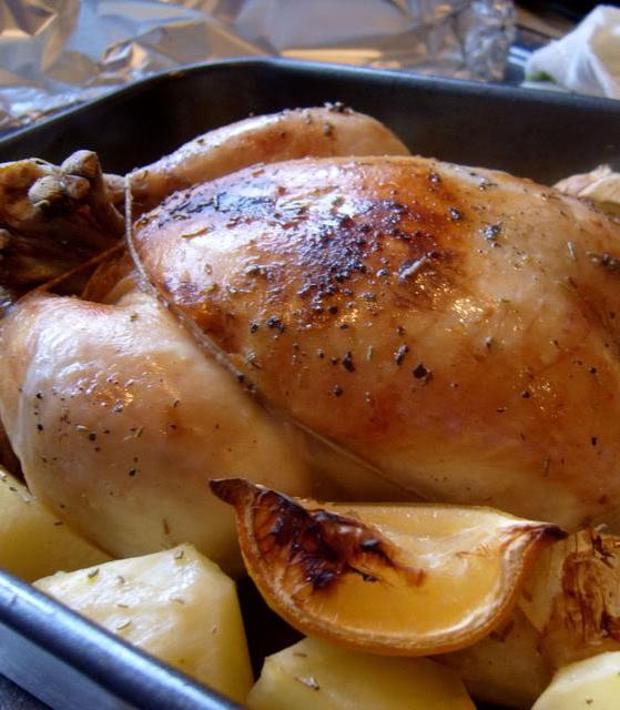 poulet au four avec pommes de terre et pommes