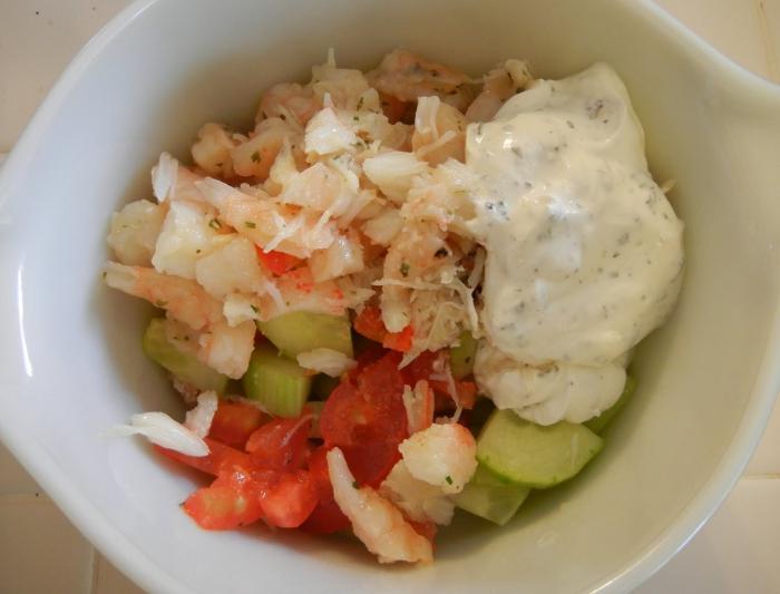 Salade de bâtonnets de crabe et crevettes