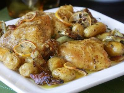 Comment cuire un poulet avec des pommes de terre? Recettes d'une femme au foyer expérimentée