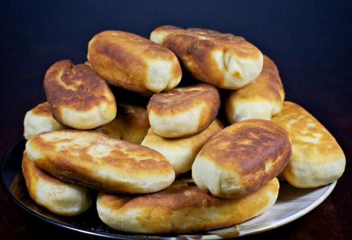 Remplissage de carottes pour les tartes. La recette pour cuisiner. Galettes avec farce aux carottes