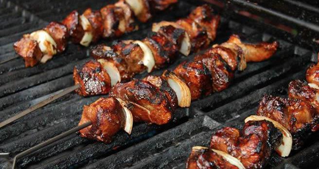 Shish kebab à faible teneur en calories du filet de porc: recettes et règles de cuisson