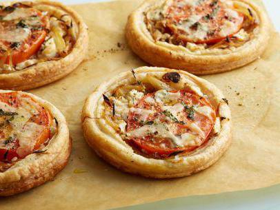 Pizza aux tomates et au fromage: recette