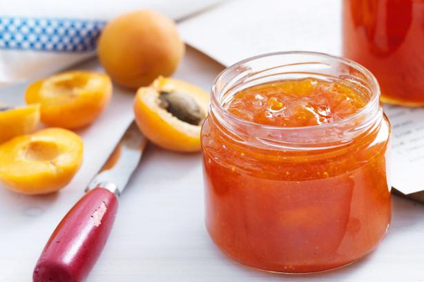 Confiture de pommes et d'abricots. Recettes pour la cuisson de la confiture pour l'hiver