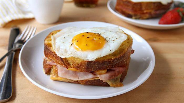 Délicieux sandwiches pour le petit déjeuner