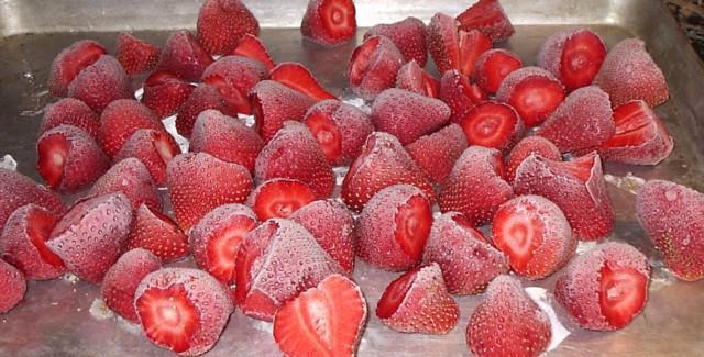 teneur en calories de fraise congelée pour 100 grammes