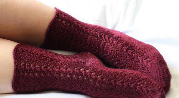Chaussettes ajourées avec des aiguilles à tricoter: schémas. Patrons pour chaussettes