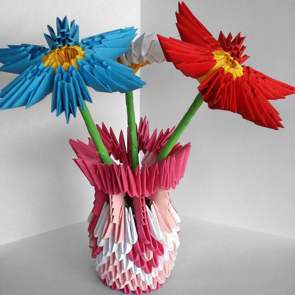 Vase en papier ondulé