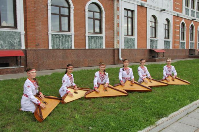 Gusli - qu'est-ce que c'est? Instrument de musique à cordes pincées