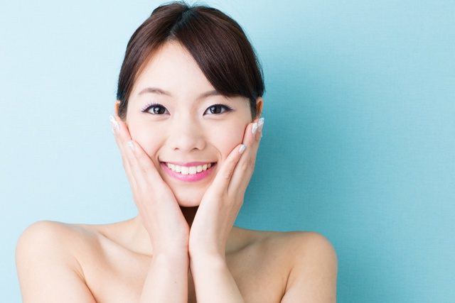 Massage facial anti-âge chinois: technique de performance, efficacité et feedback