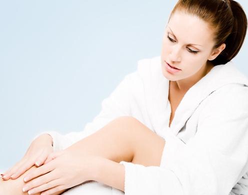 Comment enlever après l'irritation de rasage sur les jambes?