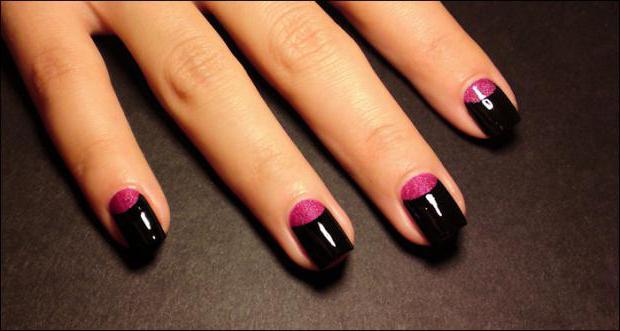 manucure avec vernis noir et rose