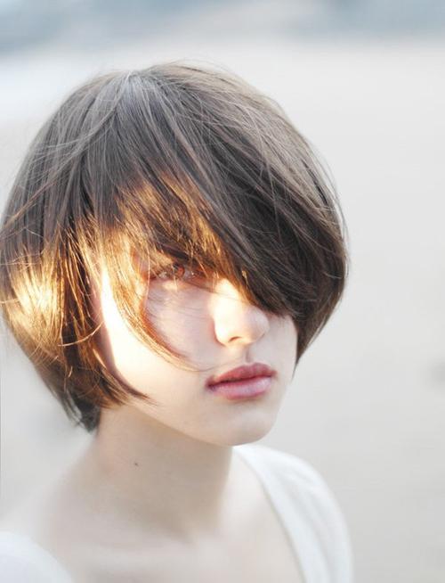 Coupe de cheveux très courte. Les coupes de cheveux des femmes à la mode (photo)