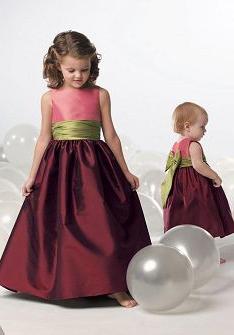 Les robes sont magnifiques: pour les princesses petites et adultes