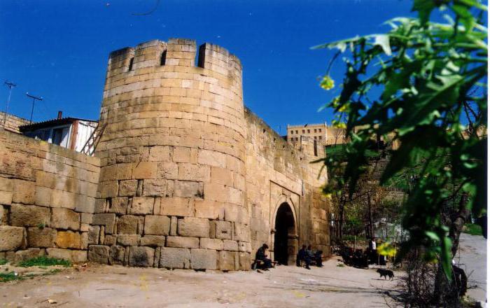 Derbent Wall à Derbent: description et photo