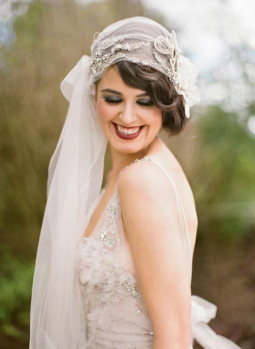 Belles coiffures pour un mariage sur cheveux mi-longs: une photo