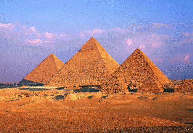 les grandes pyramides