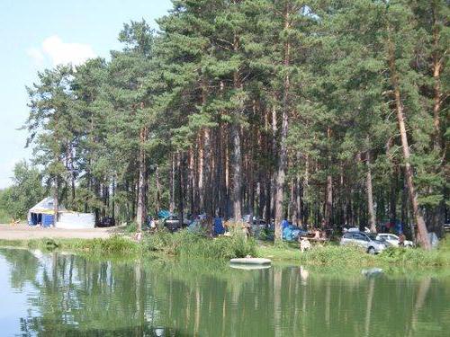 Nous nous reposons sur le lac dans le village. Nouvelle voie (région de Krasnoïarsk)