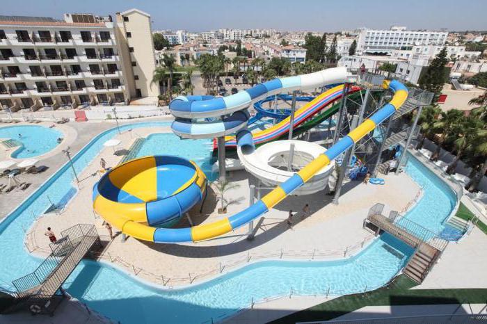 Hôtels à Chypre avec parc aquatique et toboggans 