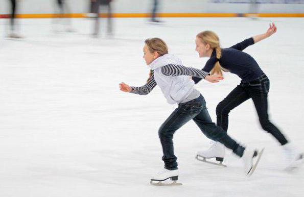 patinage de masse de palais de glace pskov