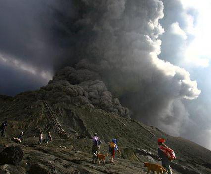 Au bali, un volcan s'est réveillé