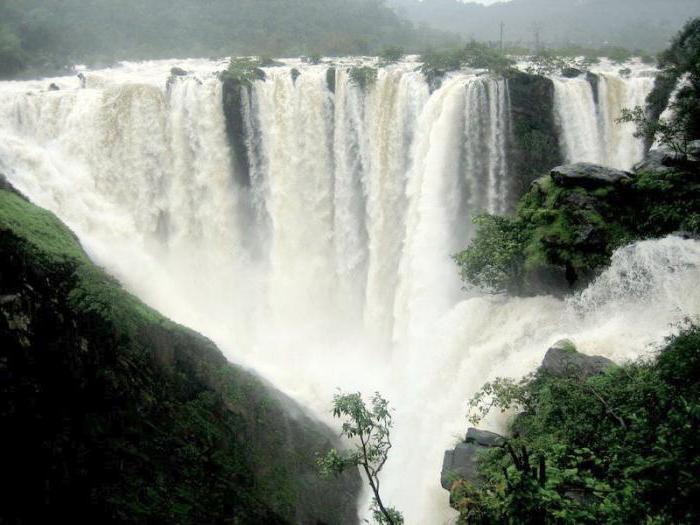 Le plus large des cascades du monde. Emplacement, description, photo