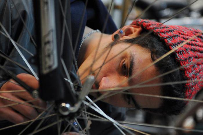 réparer les fourches d'un vélo de ses propres mains