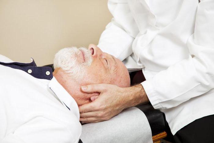 Quel médecin traite l'ostéochondrose de la colonne cervicale 